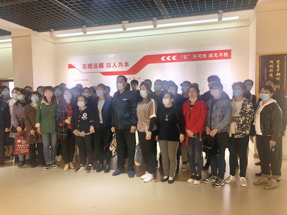 公司工会组织参观石市抗击疫情见证展